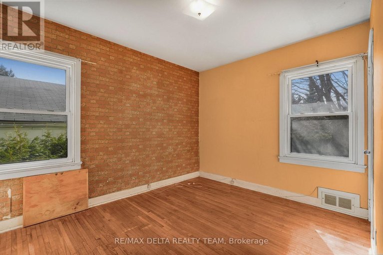 29645620/1242-vancouver-avenue/ellwood/ottawa/ontario/K1V6V3_7