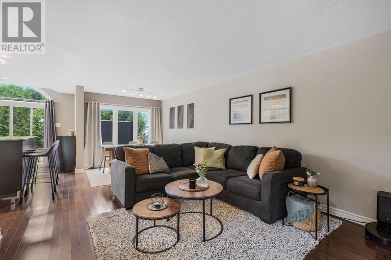 28643718/564-langelier-avenue/mer-bleuebradley-estatesanderson-park/ottawa/ontario/K1W0E7_16