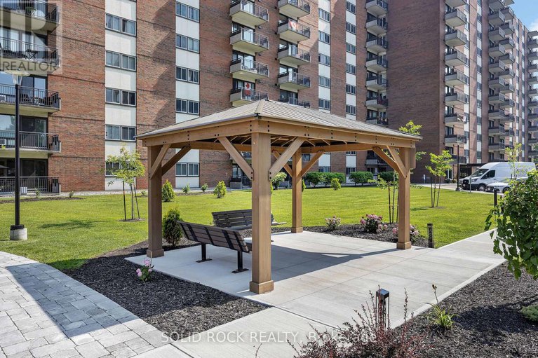 28616169/1465-baseline-road/copeland-park/ottawa/ontario/K2C3L9_33
