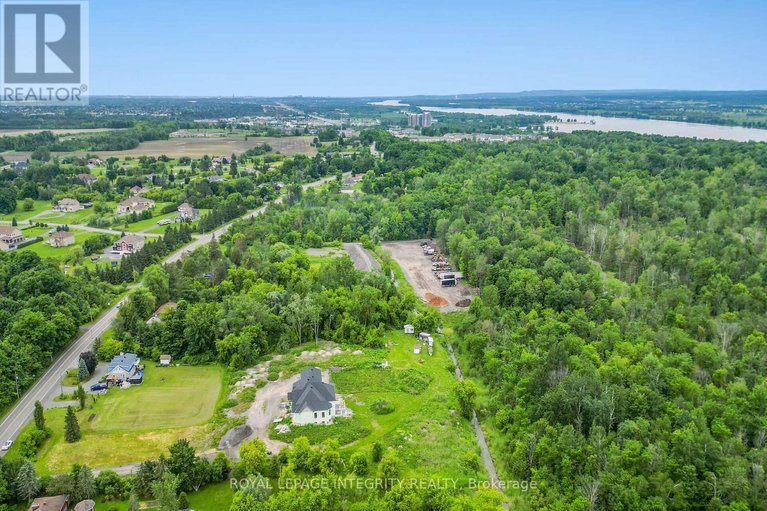 29671421/1695-old-montreal-road/camelot/ottawa/ontario/K4C1G7_18