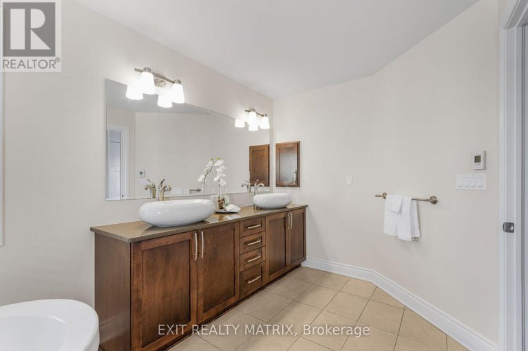 28788160/352-oakcrest-way/avalon-east/ottawa/ontario/K4A0S5_23