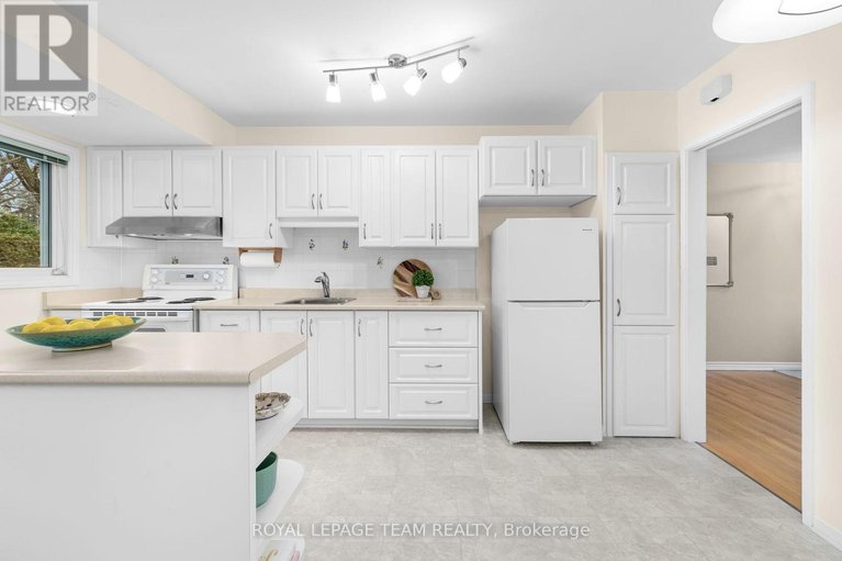 29618912/30-elmsley-crescent/arbeatha-park/ottawa/ontario/K2H6V3_13