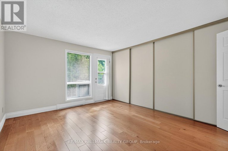 29360556/b-6746-jeanne-darc-boulevard-n/convent-glen-north/ottawa/ontario/K1C6E9_29