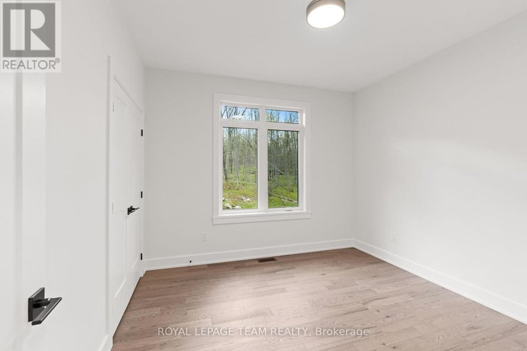28410358/79-hogan-drive/mcnabbraeside-twps/mcnabbraeside/ontario/K7S0H8_27