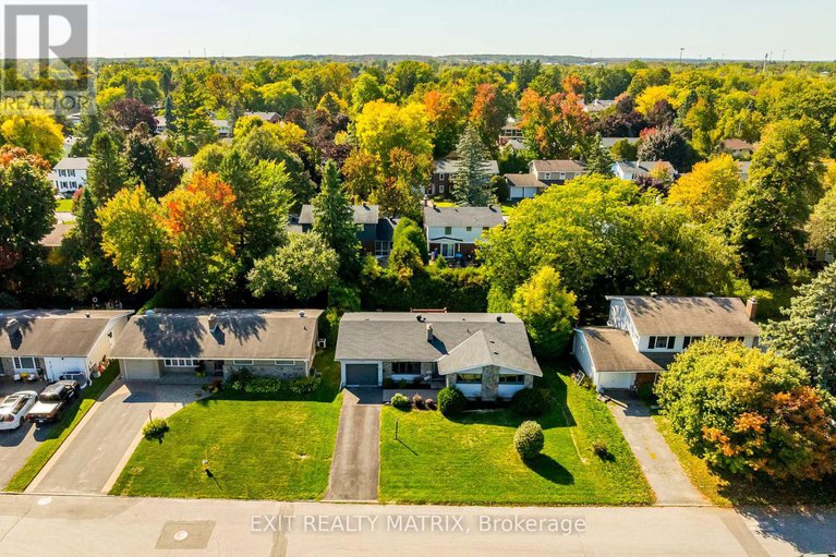 28932484/8-brian-crescent/bruce-farmgraham-parkqualicumbellands/ottawa/ontario/K2H6X3_41