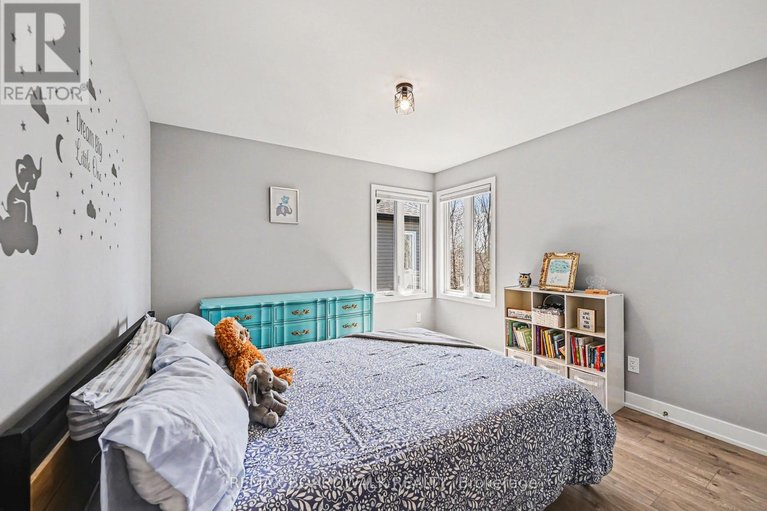 29647826/160-hybrid-street/embrun/russell/ontario/K0A1W0_21