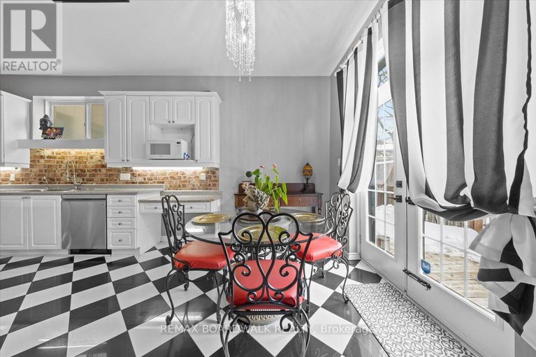 29377343/32-waverley-street/ottawa-centregolden-triangle/ottawa/ontario/K2P0T9_22