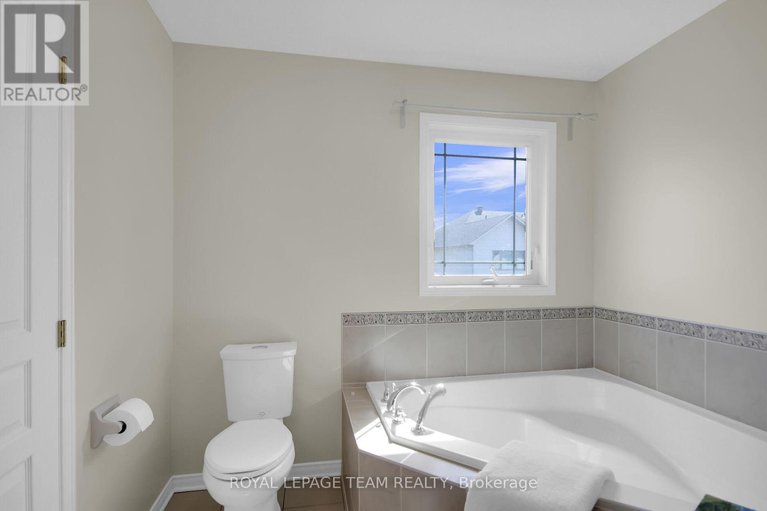 28857823/1464-carronbridge-circle/emerald-meadowstrailwest/ottawa/ontario/K2M0G6_25