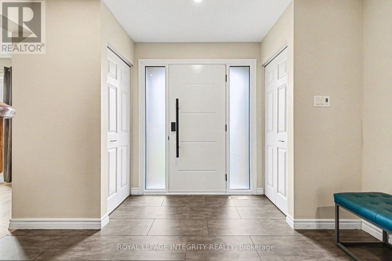 29677915/4-pinecone-trail/stittsville-central/ottawa/ontario/K2S1E1_3