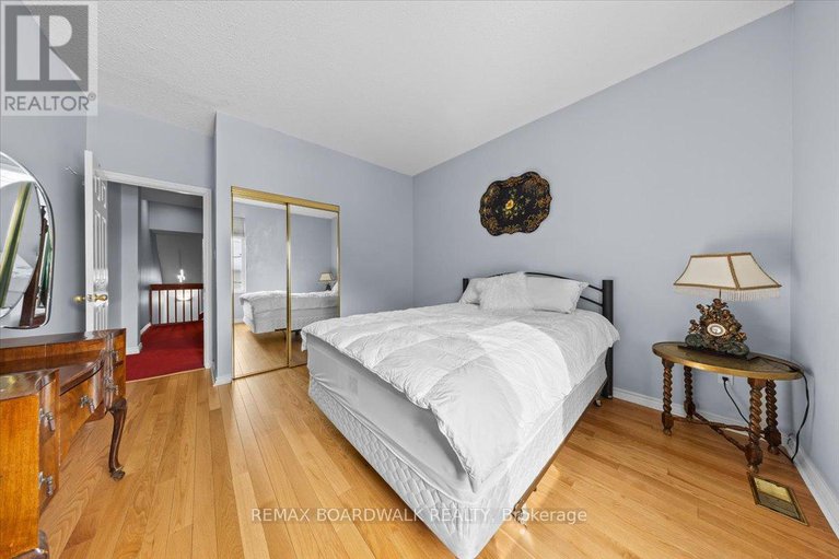 29377343/32-waverley-street/ottawa-centregolden-triangle/ottawa/ontario/K2P0T9_25