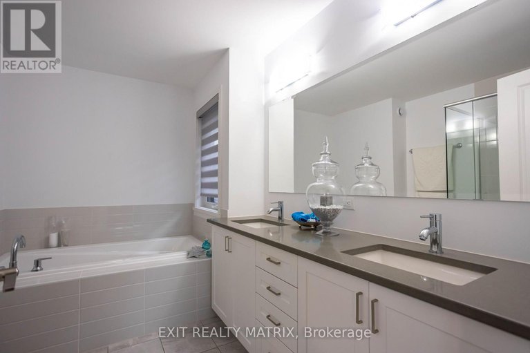 29159209/6487-renaud-road/mer-bleuebradley-estatesanderson-park/ottawa/ontario/K1W0R8_22