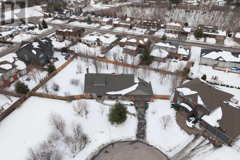 29430420/8-smugglers-court/arlington-woods/ottawa/ontario/K2H7Y7_47