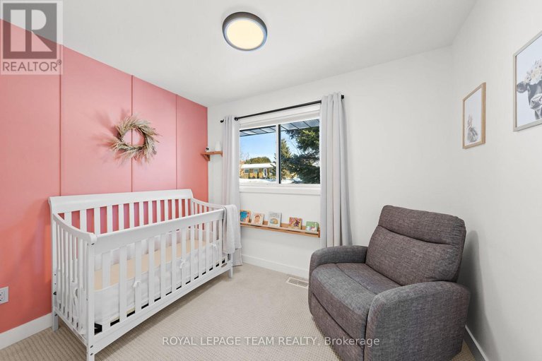 29381765/5286-hillcrest-drive/manotick-long-island-nicholls-island/ottawa/ontario/K4M1E9_17