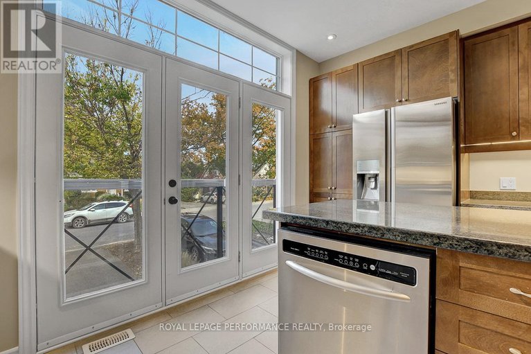 29588176/318-iona-street/westborohampton-park/ottawa/ontario/K1Z7B9_7