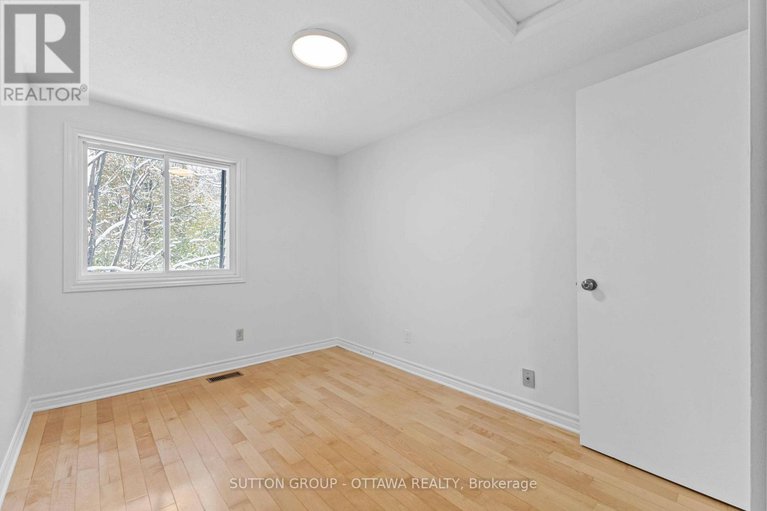 29094493/131-renova-avenue/riverview-park/ottawa/ontario/K1G4C7_16