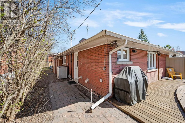 29669851/1986-fairbanks-avenue/alta-vistafaircrest-heights/ottawa/ontario/K1H5Y6_41