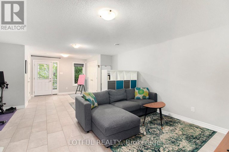 28406449/122-matador-private/carson-meadows/ottawa/ontario/K1K2V7_4