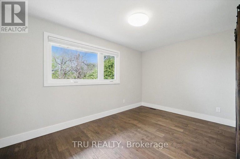 28427630/2114-balharrie-avenue/hawthorne-meadows/ottawa/ontario/K1G1G5_16
