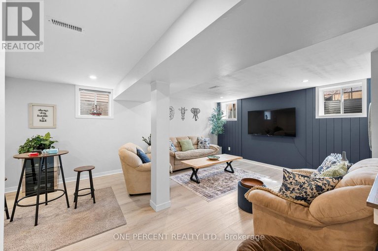 29563341/1002-showman-street/goulbourn-twp-from-franktown-rdsouth-to-rideau/ottawa/ontario/K0A2Z0_42