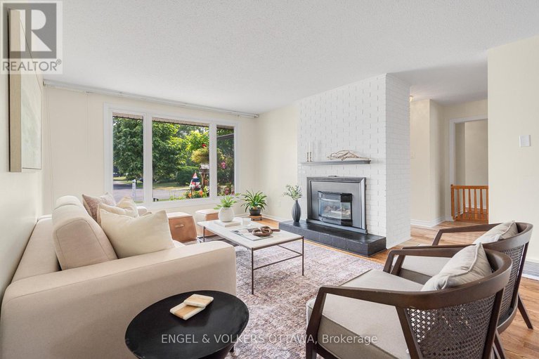 28957862/16-benson-street/borden-farmstewart-farmcarleton-heightsparkwood-hills/ottawa/ontario/K2E5J5_10