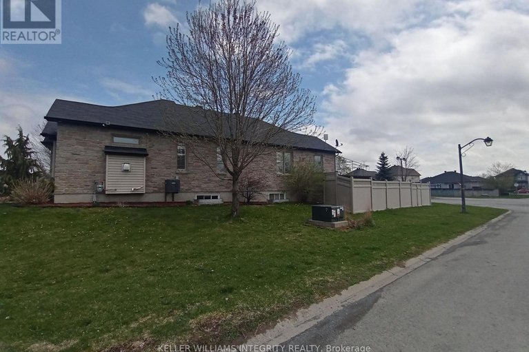 27908080/101-thivierge-court/town-of-rockland/clarence-rockland/ontario/K4K0E7_35