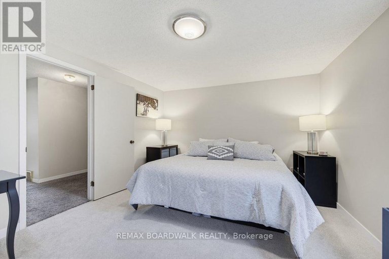 29646325/1703-fieldstone-crescent/convent-glen-south/ottawa/ontario/K1C1R6_23