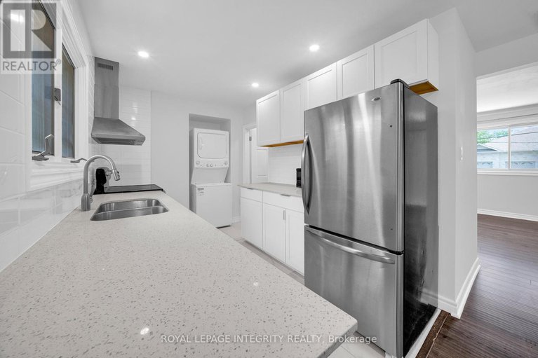 28649206/18-sullivan-avenue/meadowlandscrestview/ottawa/ontario/K2G1T3_17