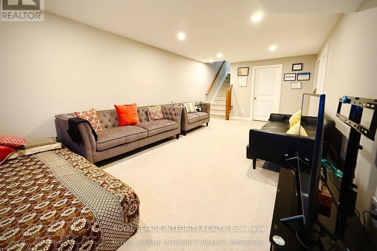 28954016/550-borbridge-avenue/riverside-southgloucester-glen/ottawa/ontario/K4M0H9_22