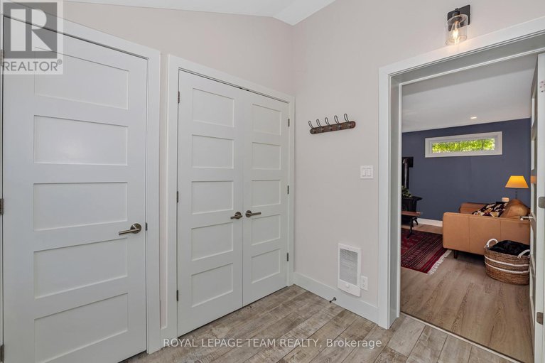 28410245/2748-rowatt-street/britannia/ottawa/ontario/K2B6N9_6