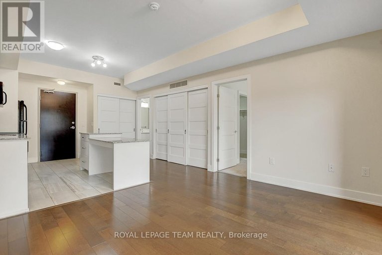 29471841/201-2785-baseline-road/redwood-park/ottawa/ontario/K2H0B7_15