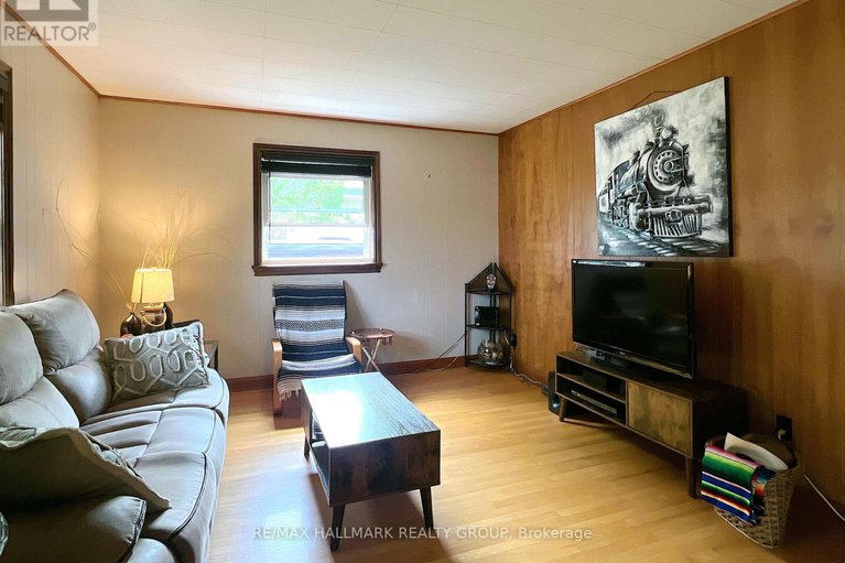 28580588/101-clarence-street/lanark-highlands-lanark-village/lanark-highlands/ontario/K0G1K0_9