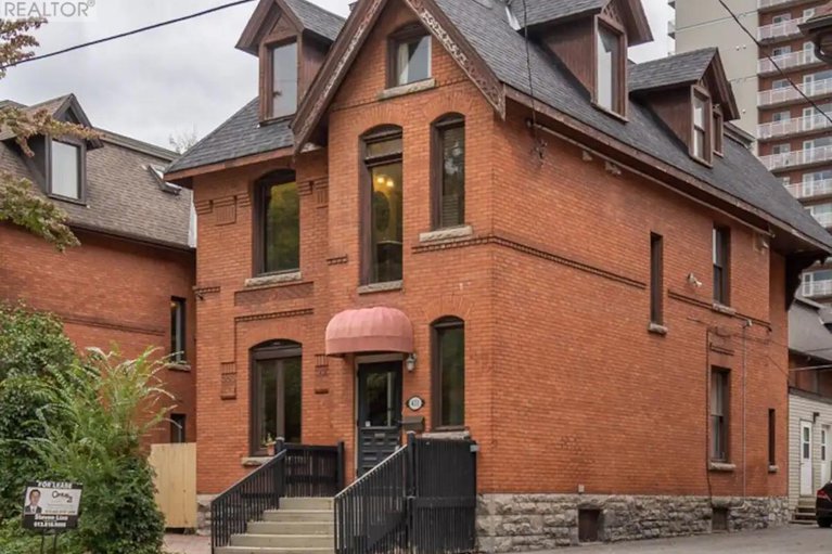 431 Gilmour Street
