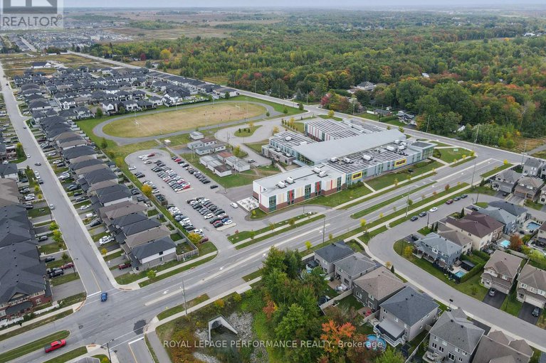 28913501/266-shinleaf-crescent/mer-bleuebradley-estatesanderson-park/ottawa/ontario/K1W0J2_44