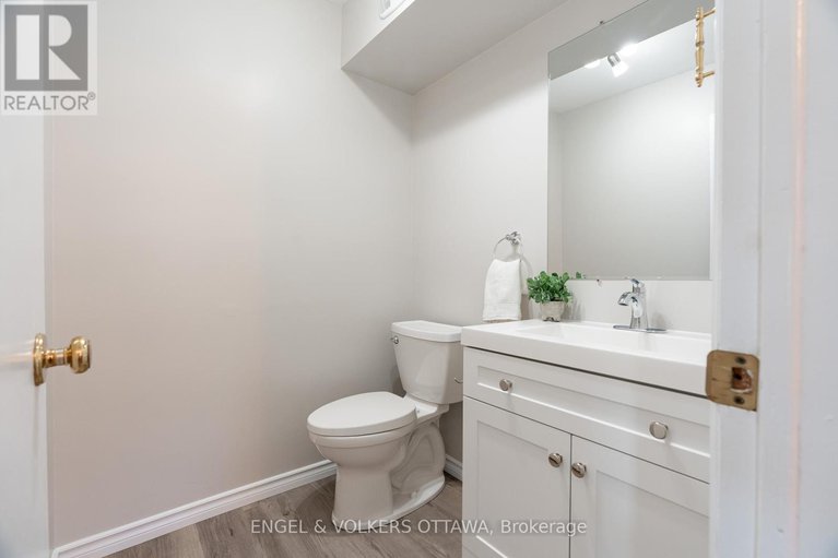 28138585/1504-tanguay-court/katimavik/ottawa/ontario/K2L3X8_14