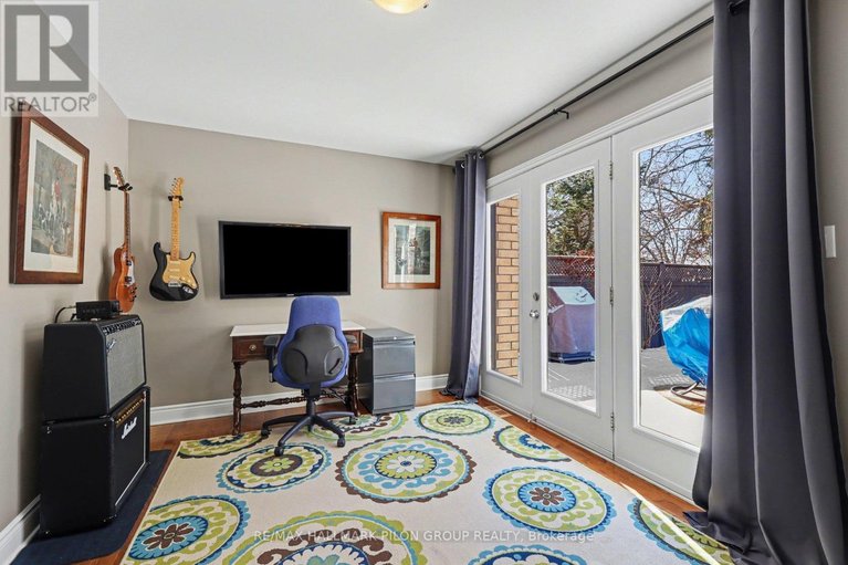 29678243/140-connemara-private/crystal-beach/ottawa/ontario/K2H0A7_18