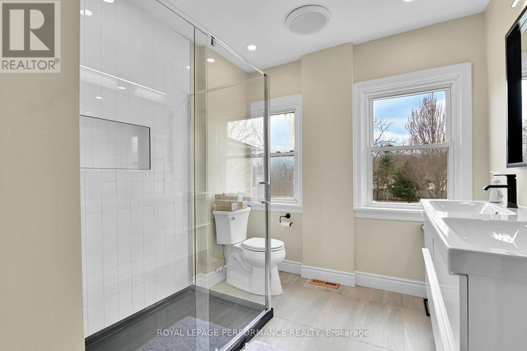 28237794/328-pleasant-park-road/alta-vistafaircrest-heights/ottawa/ontario/K1H5M8_20