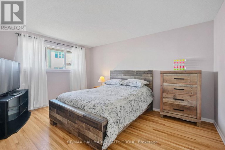 28228944/1811-applegrove-court/beacon-hill-south/ottawa/ontario/K1J6S4_12