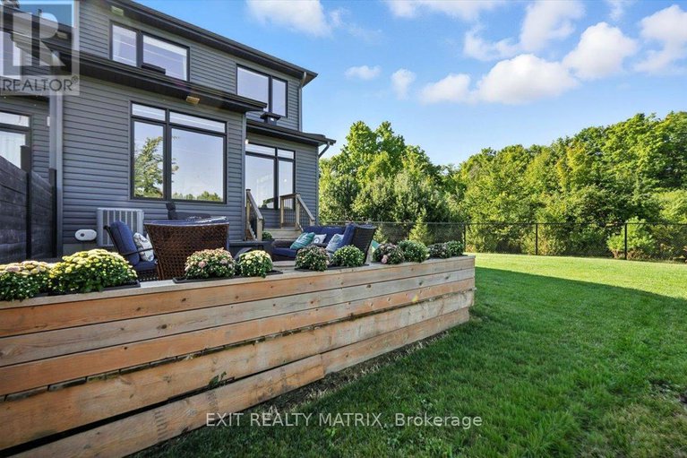 29118512/641-putney-crescent/stittsville-south/ottawa/ontario/K2S2N7_38