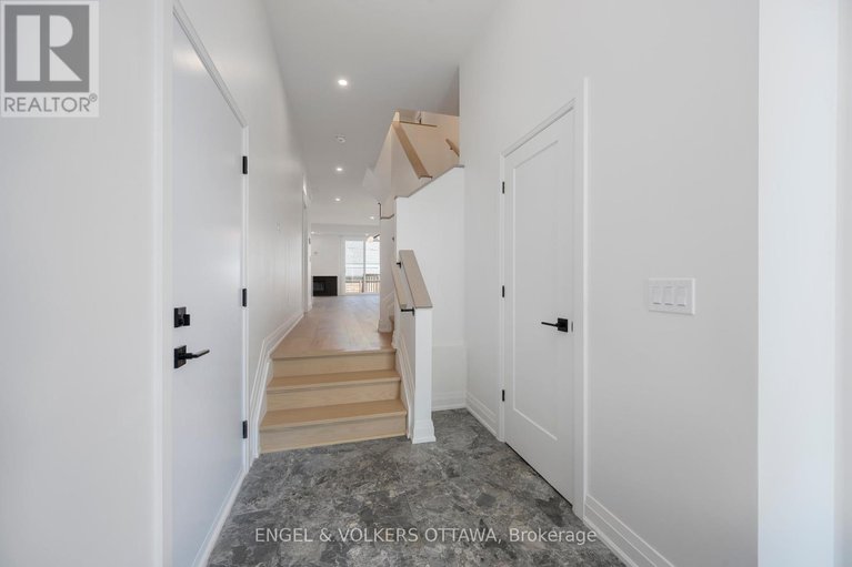 28265491/a-75-granton-avenue/meadowlandsst-claire-gardens/ottawa/ontario/K2G1W9_5