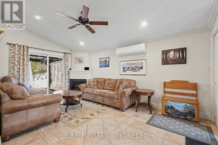 29430598/381-dominion-street-s/alexandria/north-glengarry/ontario/K0C1A0_4