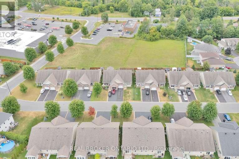 28835810/12-abbey-crescent/village-of-russell/russell/ontario/K4R0B5_33