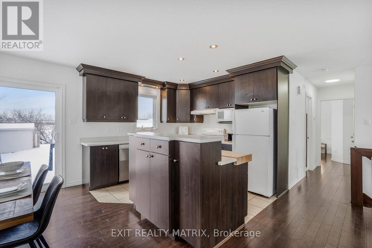 29156083/156-longueuil-street/lorignal/champlain/ontario/K0B1K0_7