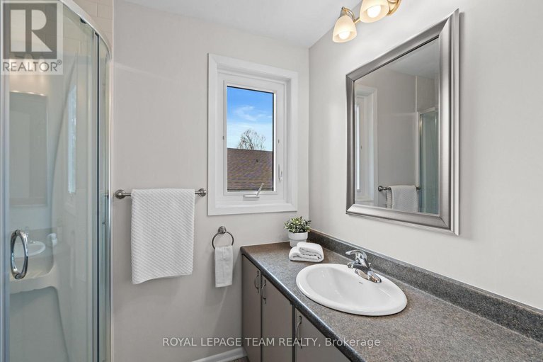 29124358/92-burnetts-grove-circle/pheasant-run/ottawa/ontario/K2J1N7_30