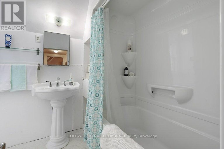 29456139/81-lakeshore-drive/morrisburg/south-dundas/ontario/K0C1X0_29