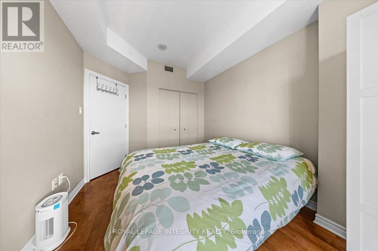 28654363/1907-70-landry-street/vanier/ottawa/ontario/K1L0A8_26