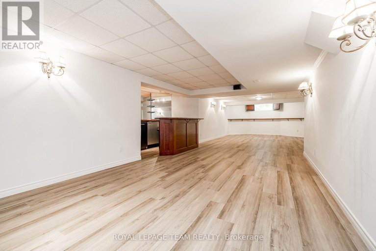 28939850/38-marchvale-drive/rural-kanata-central/ottawa/ontario/K2W1C2_38