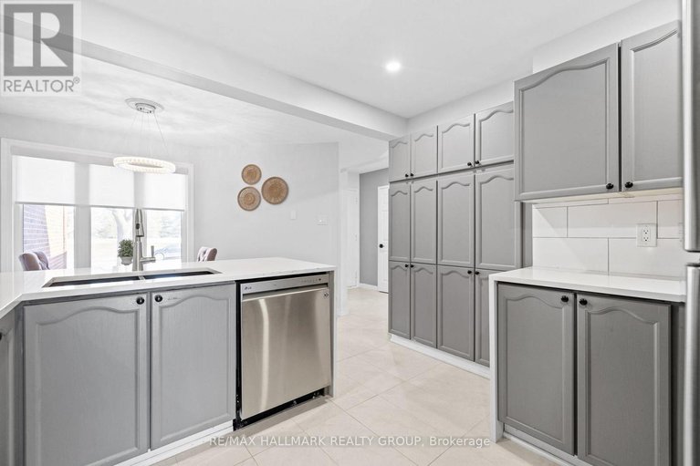 28087558/18-1964-wildflower-drive/queenswood-heights-south/ottawa/ontario/K1E3V4_12