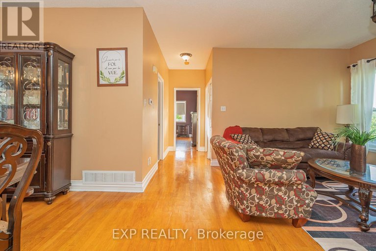 28624548/1567-rumford-drive/fallingbrookpineridge/ottawa/ontario/K4A4C1_11