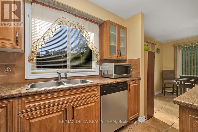 29187957/6096-meadowhill-crescent/chapel-hill/ottawa/ontario/K1C5R8_15