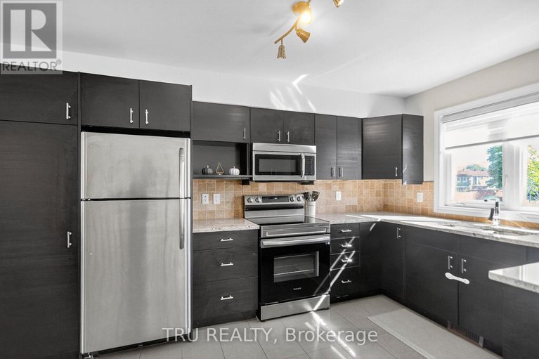 28954413/2642-palings-private/emerald-woodssawmill-creek/ottawa/ontario/K1T4A4_10